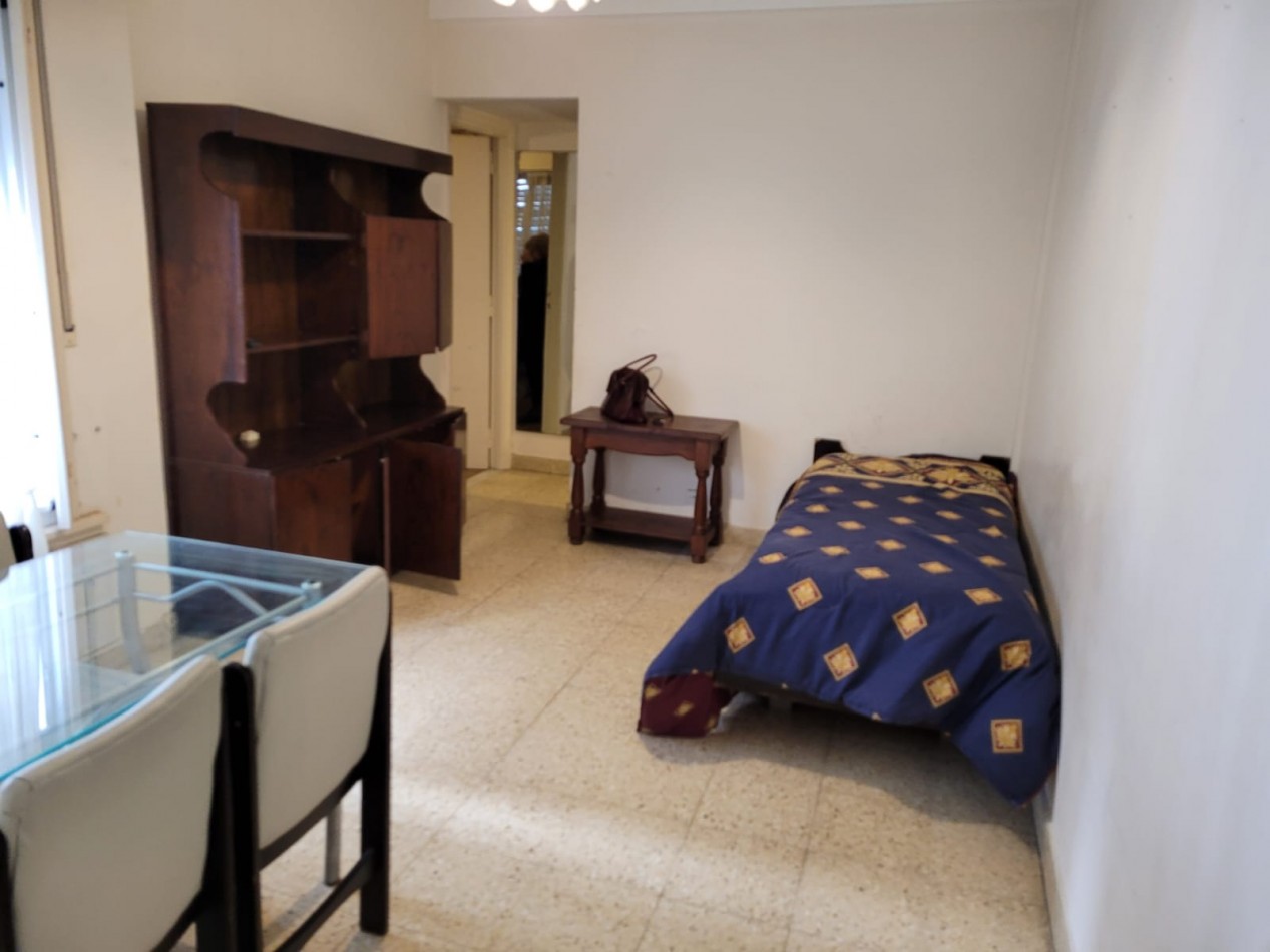 Venta  Departamento de 2 ambientes  lateral 