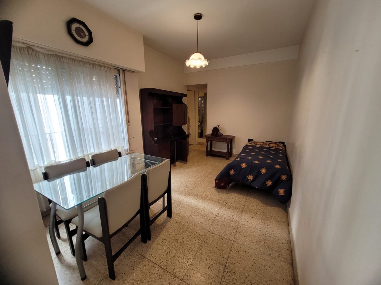 Venta  Departamento de 2 ambientes  lateral 