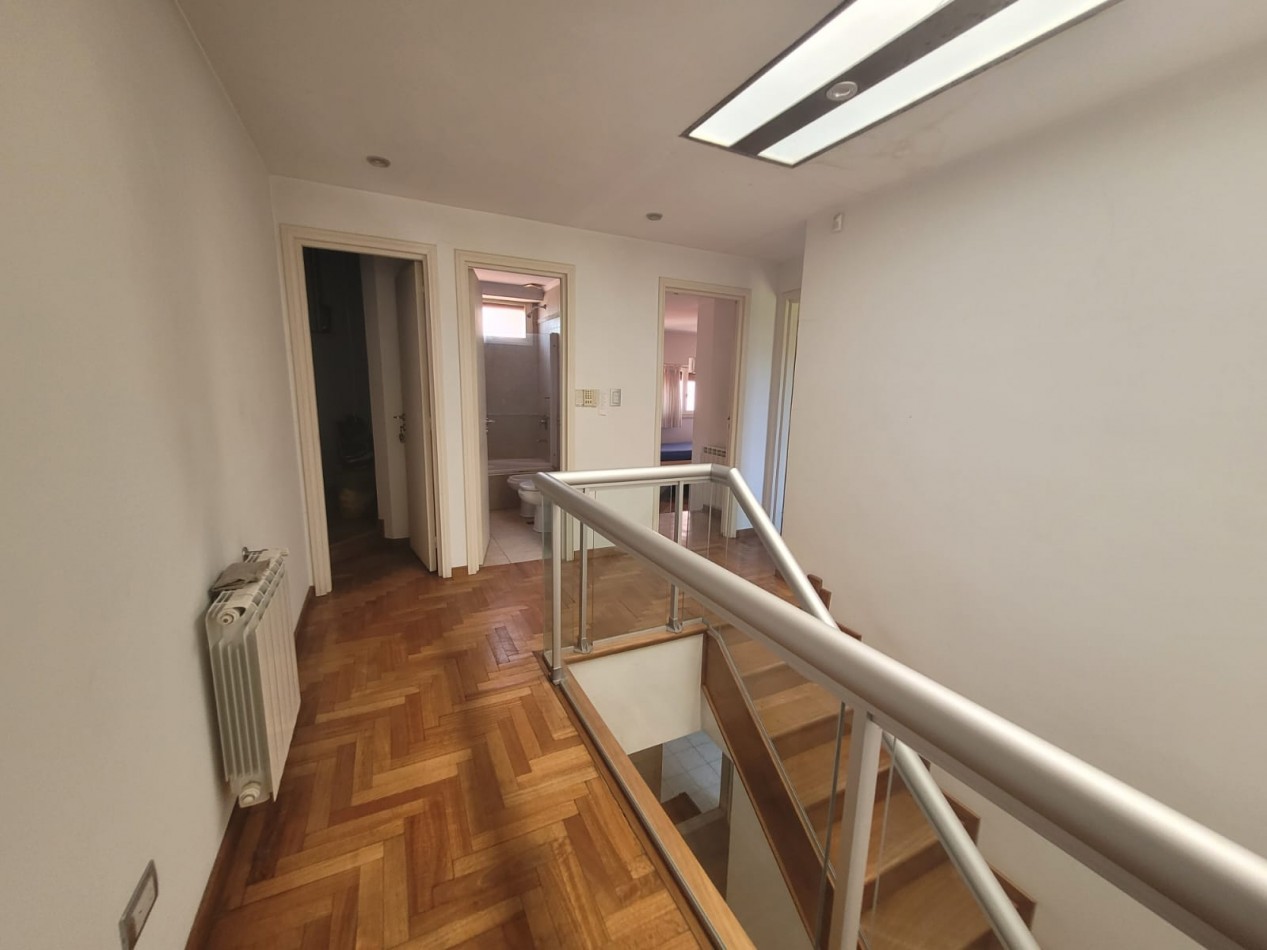 Los Troncos  Venta Chalet   4 ambientes - Quincho Parque 
