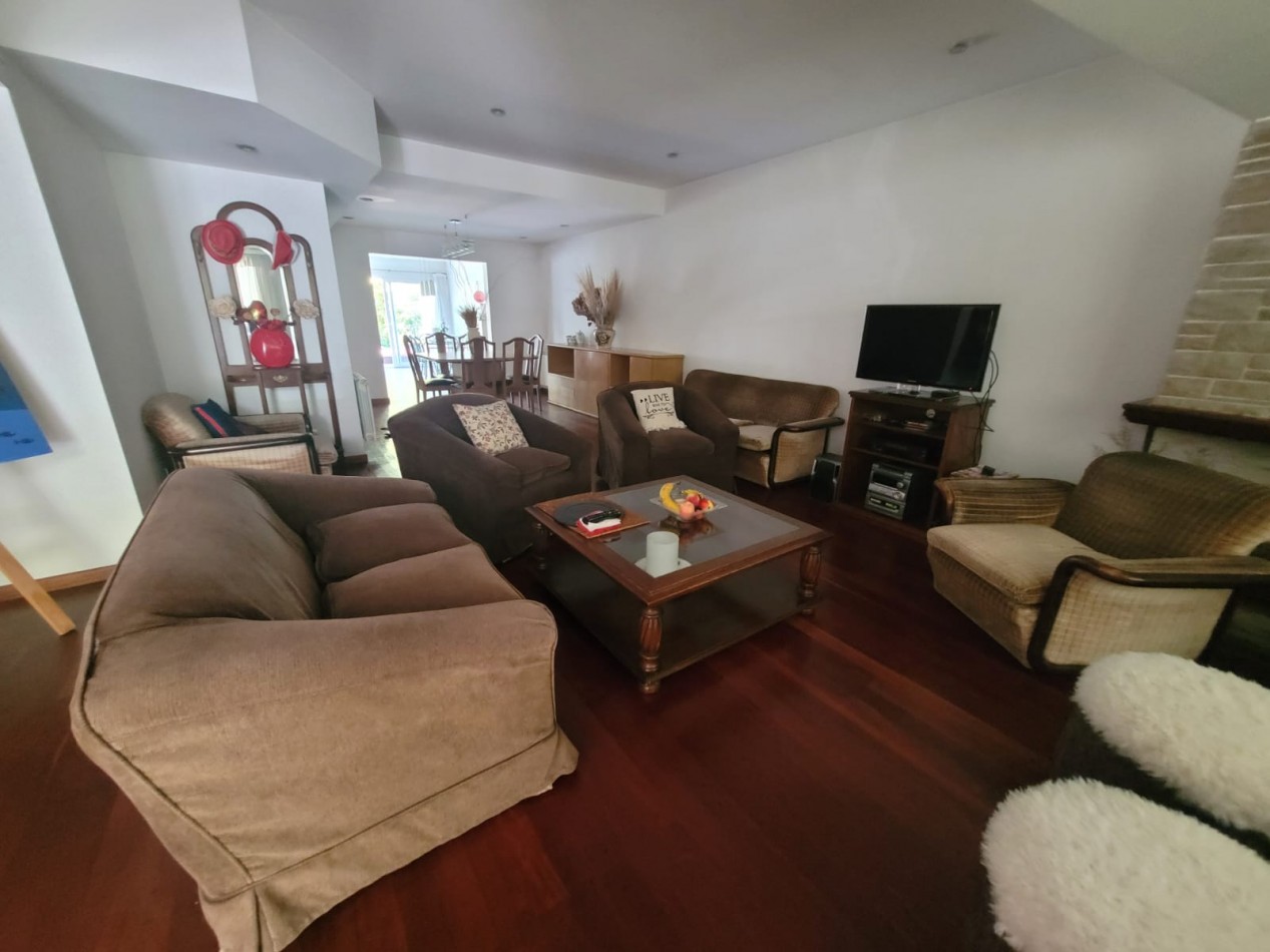Los Troncos  Venta Chalet   4 ambientes - Quincho Parque 