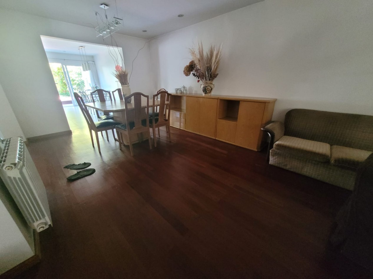 Los Troncos  Venta Chalet   4 ambientes - Quincho Parque 