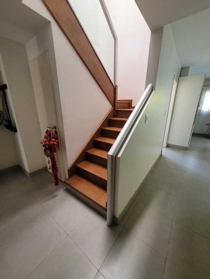 Los Troncos  Venta Chalet   4 ambientes - Quincho Parque 