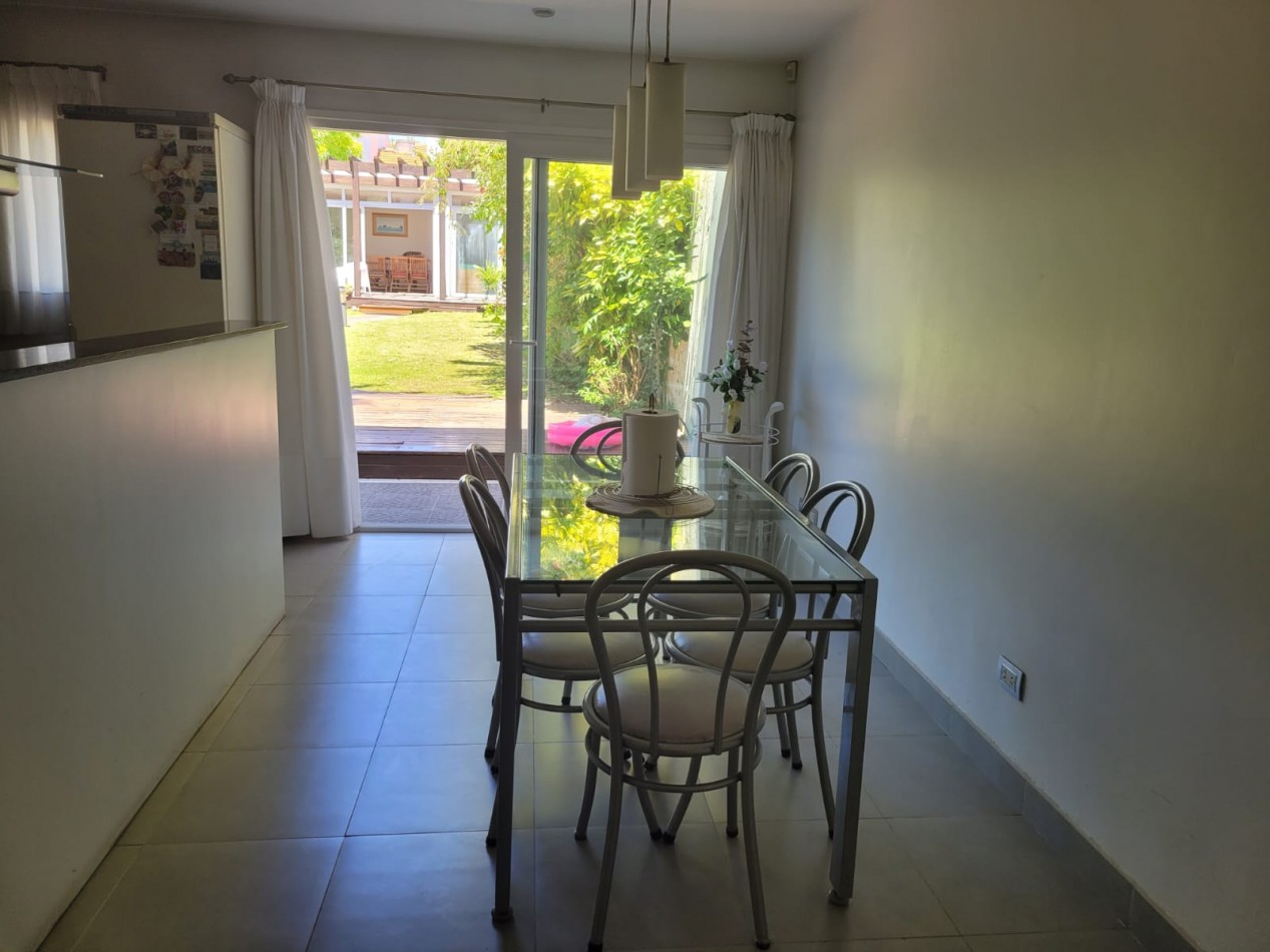 Los Troncos  Venta Chalet   4 ambientes - Quincho Parque 