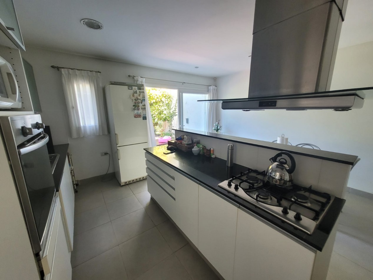 Los Troncos  Venta Chalet   4 ambientes - Quincho Parque 