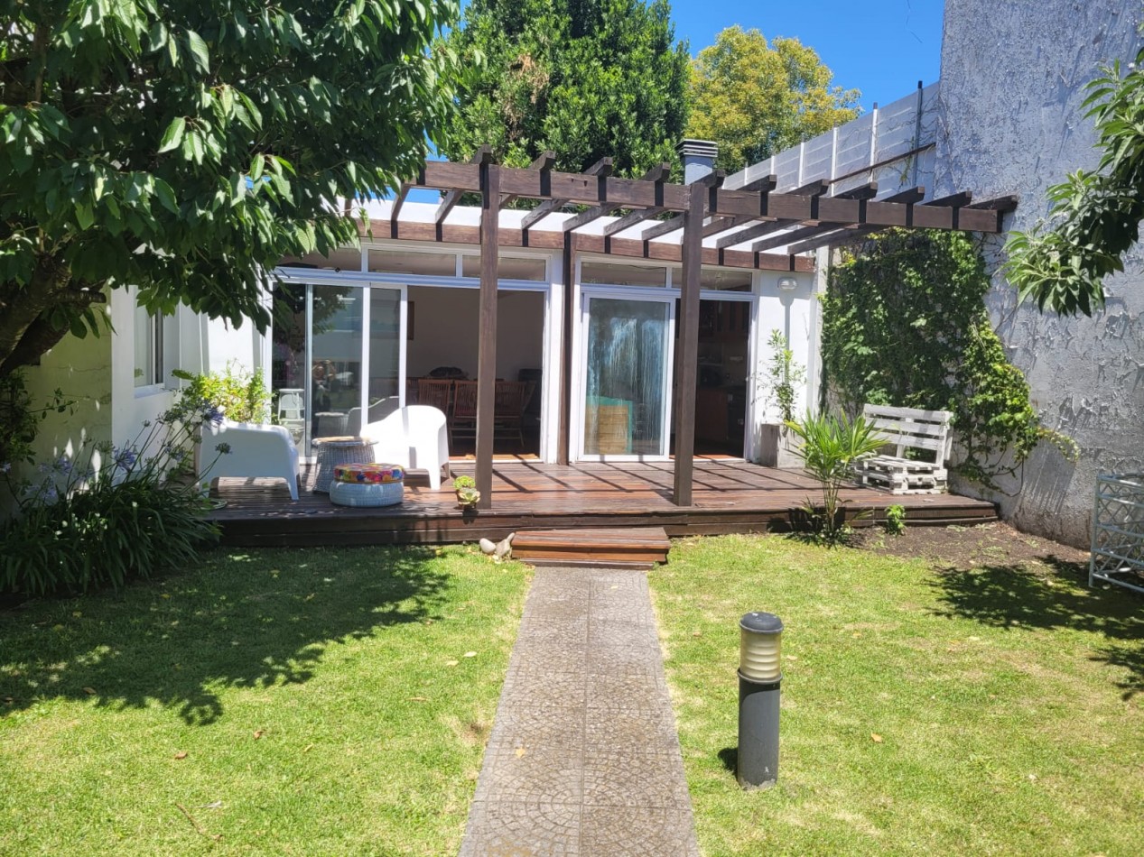 Los Troncos  Venta Chalet   4 ambientes - Quincho Parque 