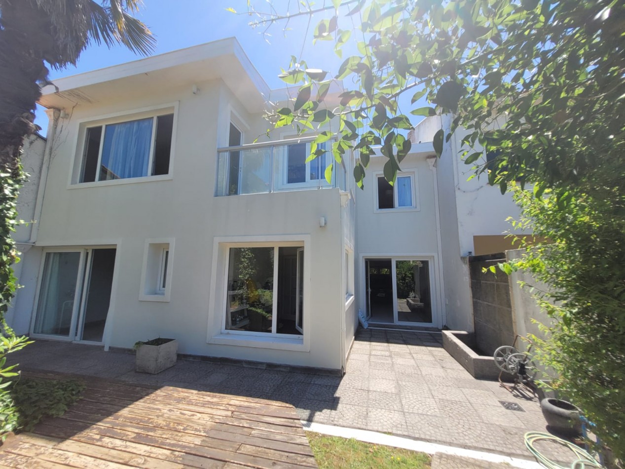 Los Troncos  Venta Chalet   4 ambientes - Quincho Parque 