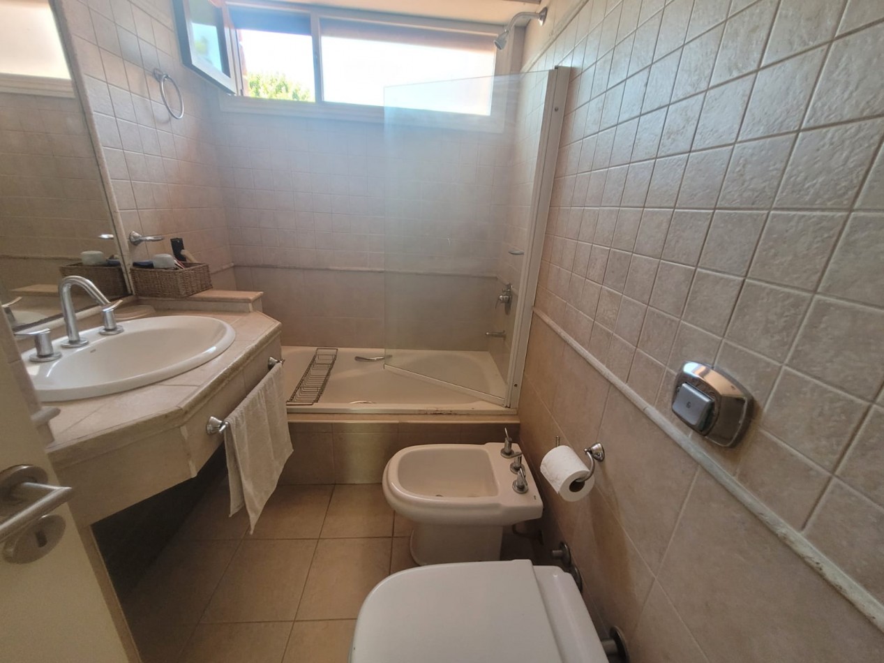 Los Troncos  Venta Chalet   4 ambientes - Quincho Parque 