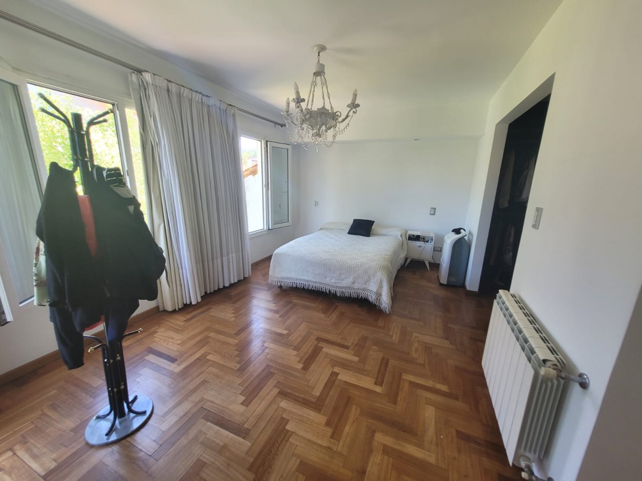 Los Troncos  Venta Chalet   4 ambientes - Quincho Parque 