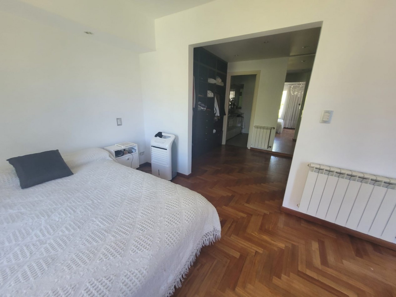 Los Troncos  Venta Chalet   4 ambientes - Quincho Parque 