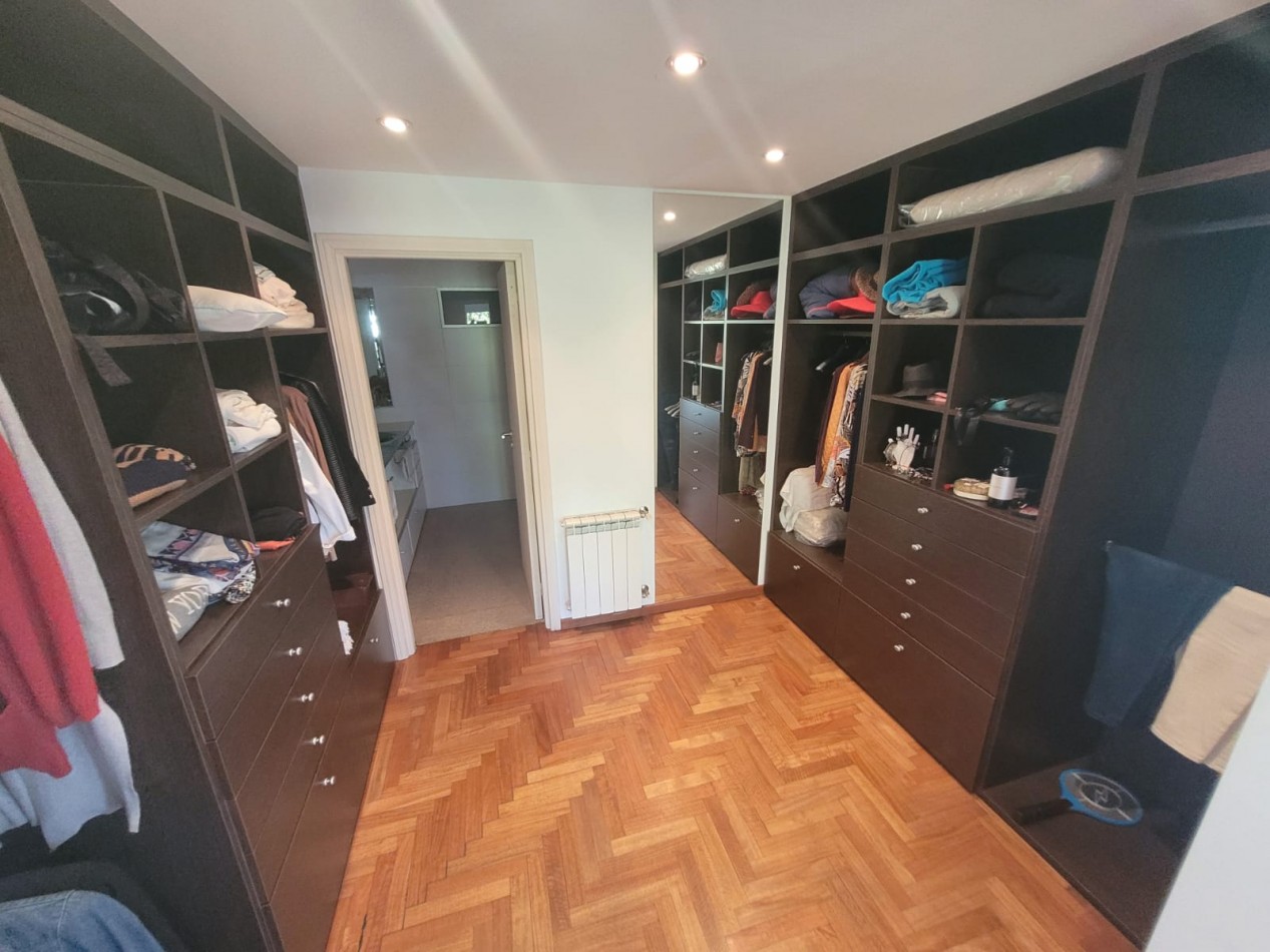 Los Troncos  Venta Chalet   4 ambientes - Quincho Parque 