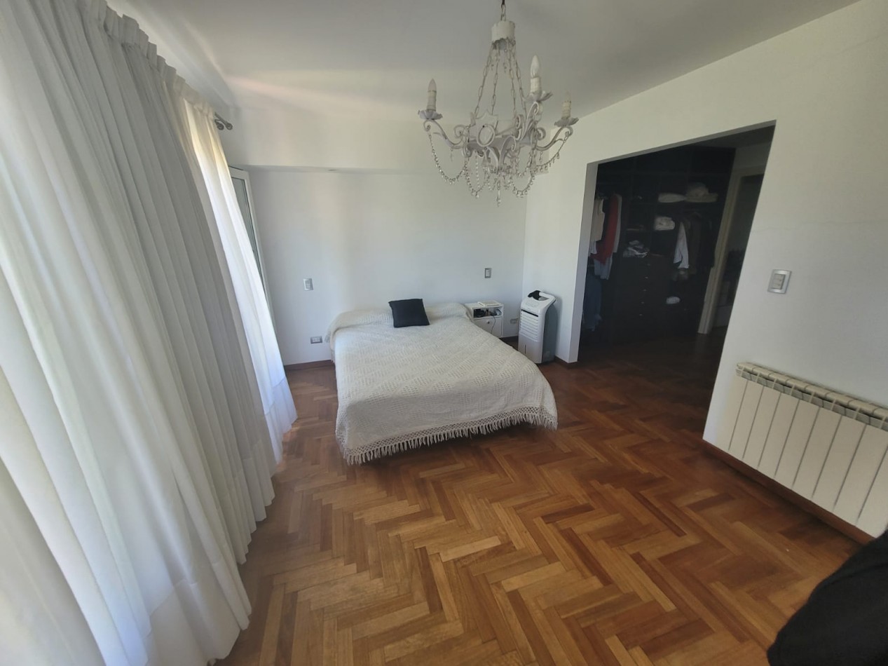 Los Troncos  Venta Chalet   4 ambientes - Quincho Parque 