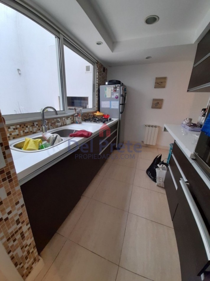 Guemes San Lorenzo y Sarmiento venta 4 ambientes cochera