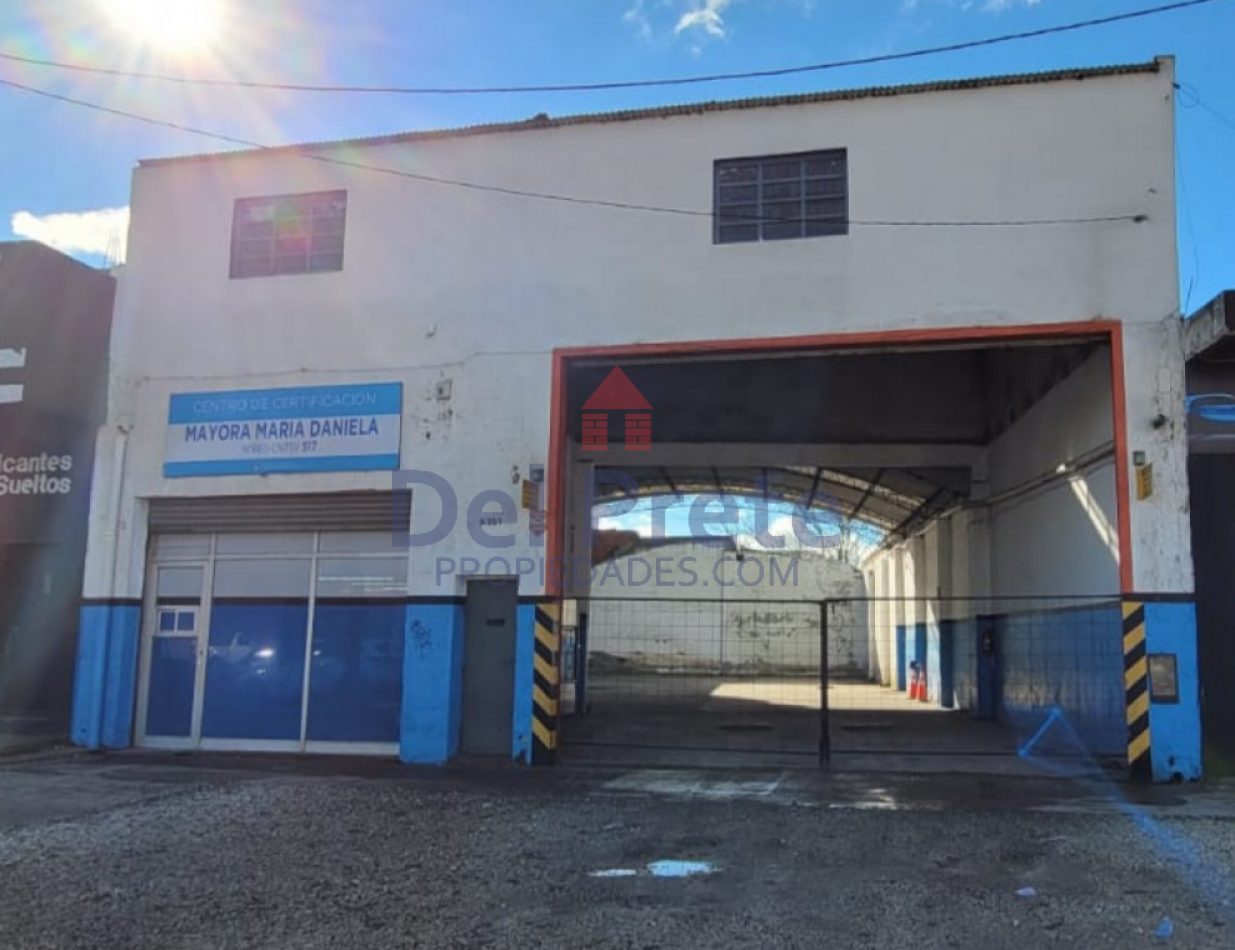 Venta Galpon  Sobre Av.  J B Justo