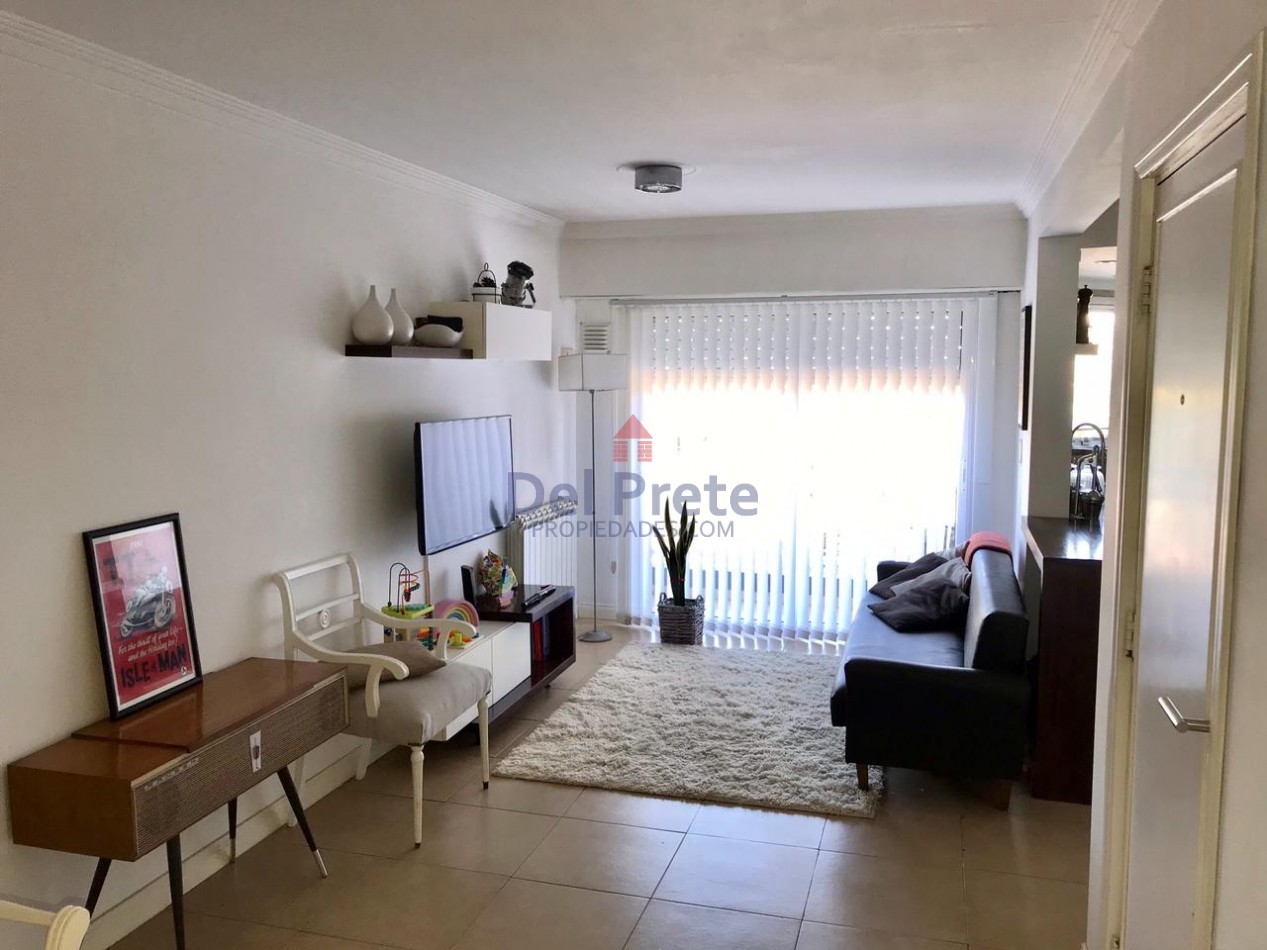  Venta  Departamento 2 ambientes , escritorio Cochera 