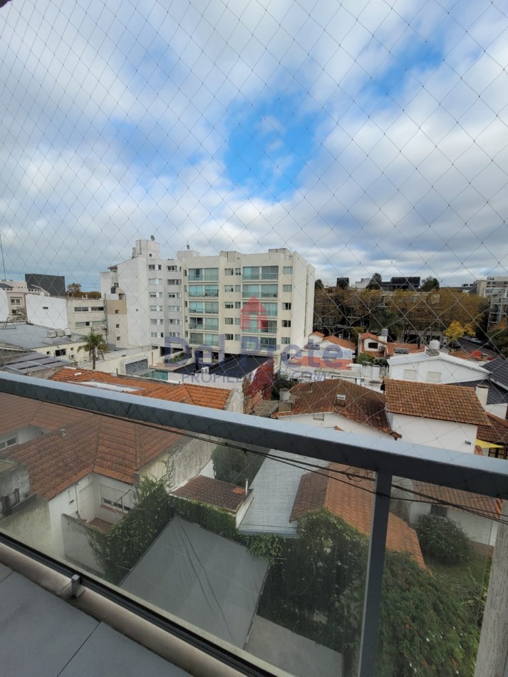 Guemes  Venta semipiso de 3 ambientes cochera 