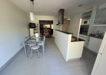 Los Troncos  Venta Chalet   4 ambientes - Quincho Parque 