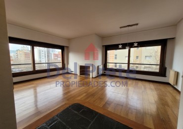 Venta Piso 4 ambientes con escritorio cochera 