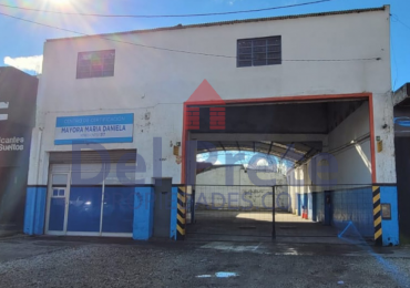 Venta Galpon  Sobre Av.  J B Justo