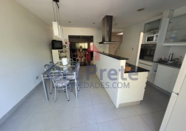 Los Troncos  Venta Chalet   4 ambientes - Quincho Parque 